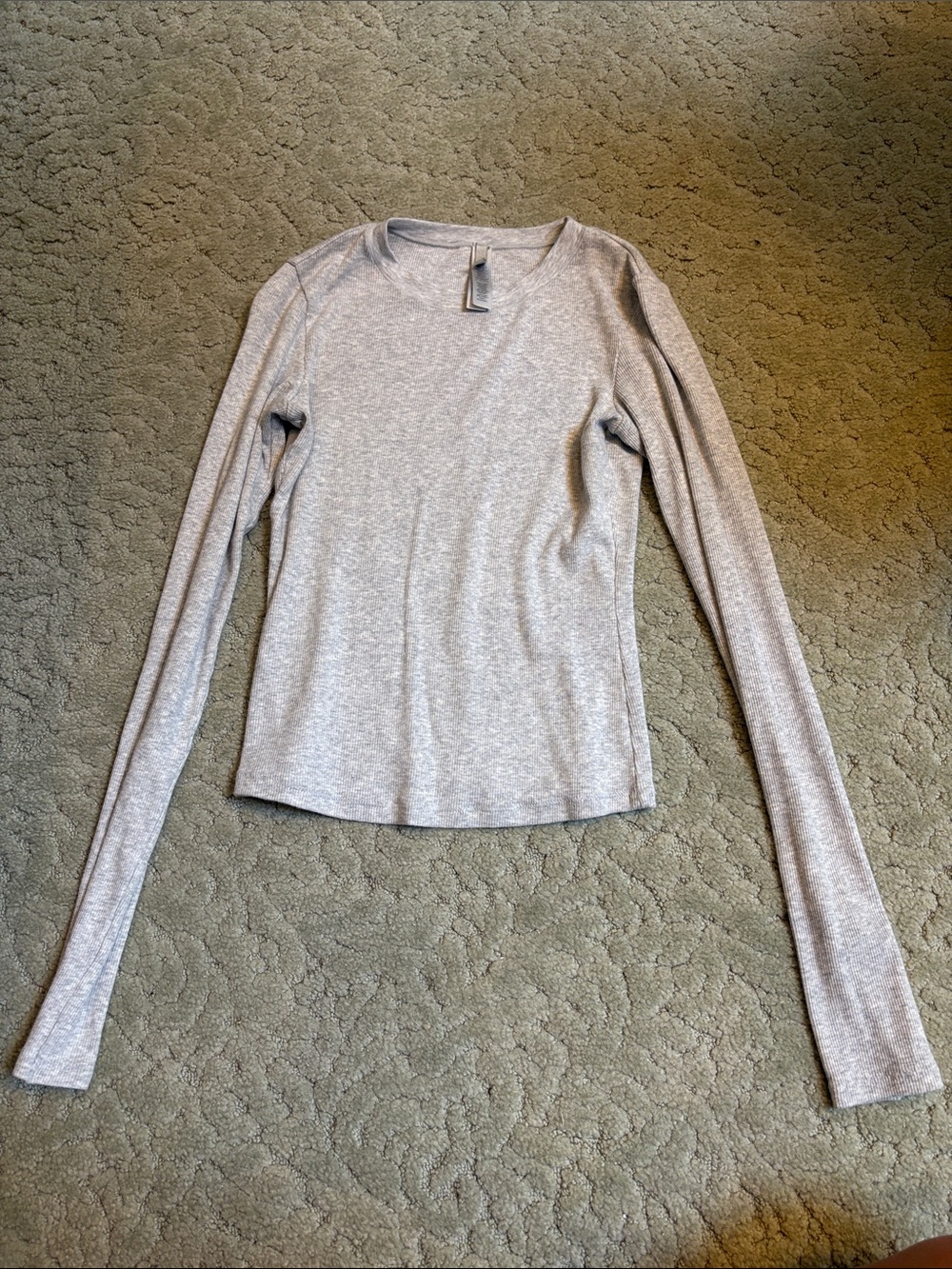 SKIMS Heather Light Gray Long Sleeve Crewneck Top